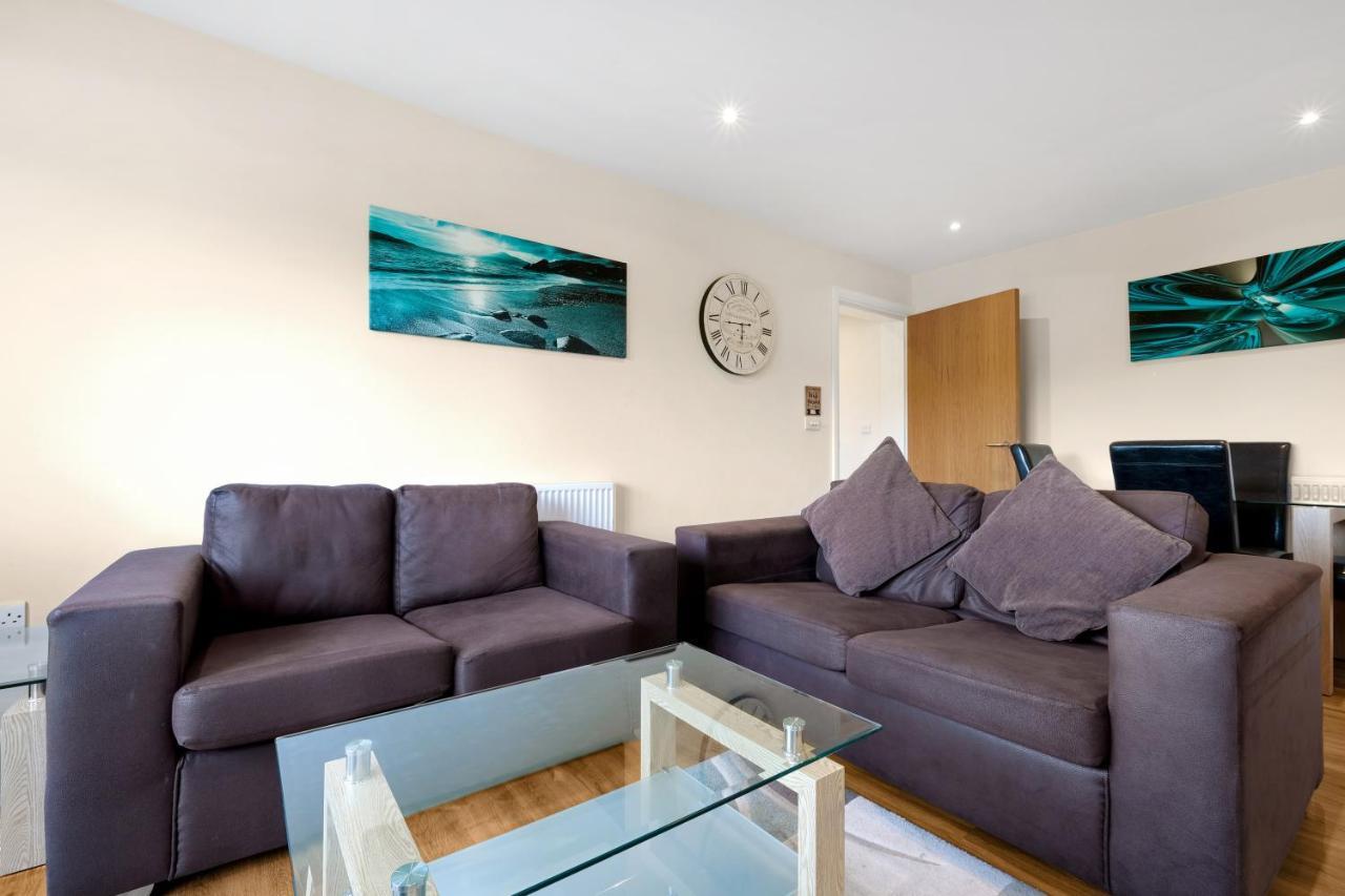 London Heathrow Living Serviced Apartments By Ferndale Stanwell Exterior foto