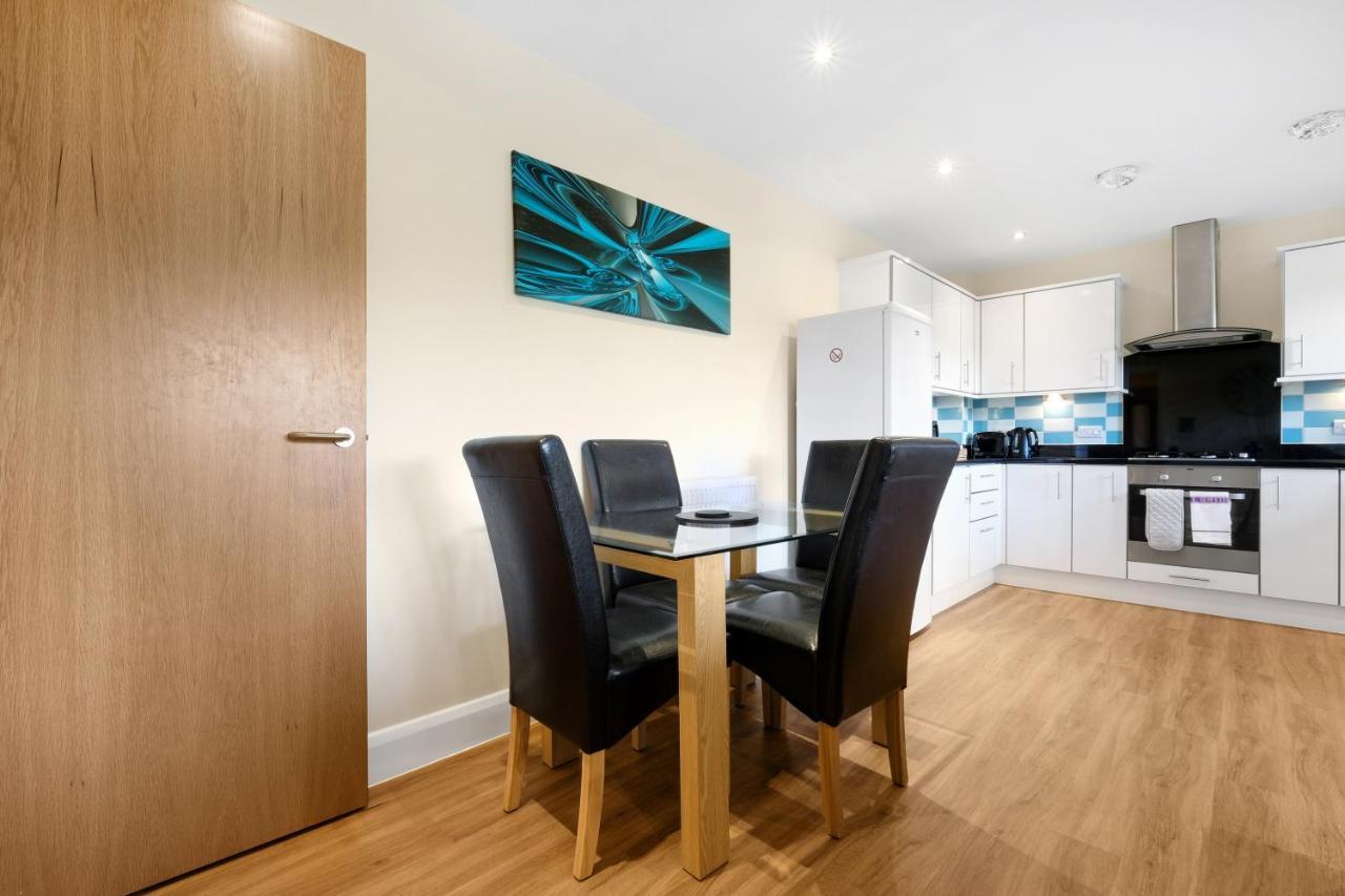 London Heathrow Living Serviced Apartments By Ferndale Stanwell Exterior foto