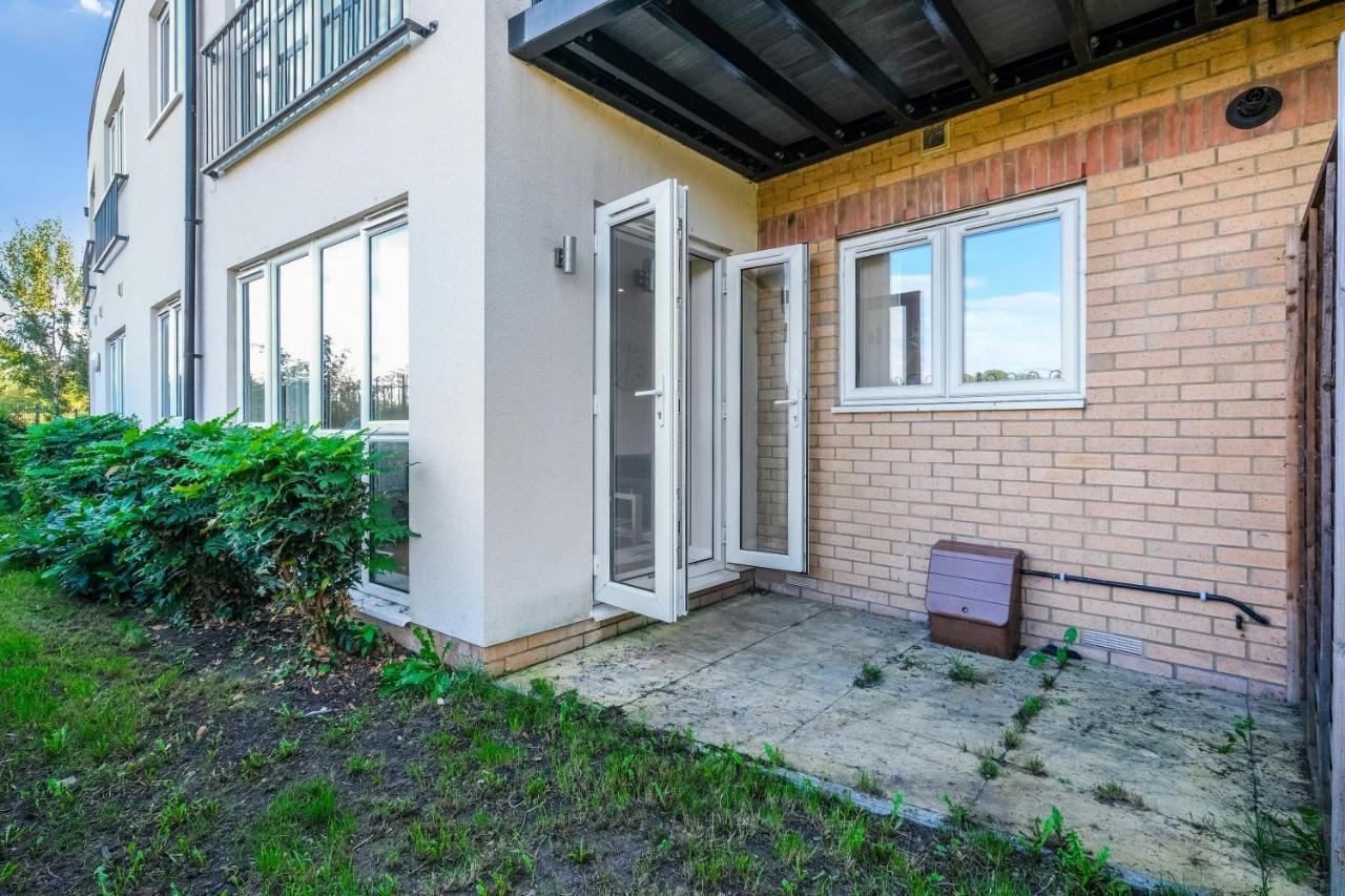London Heathrow Living Serviced Apartments By Ferndale Stanwell Exterior foto