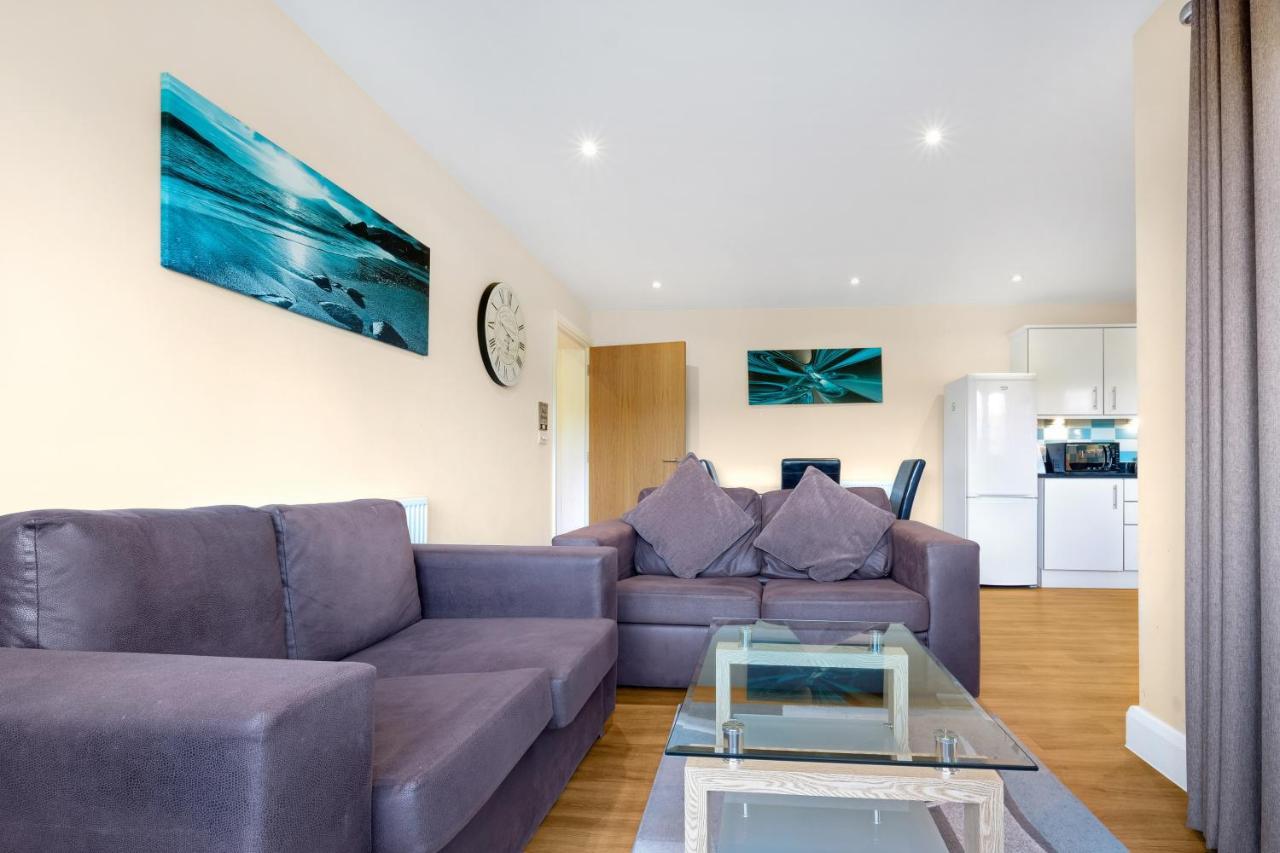 London Heathrow Living Serviced Apartments By Ferndale Stanwell Exterior foto