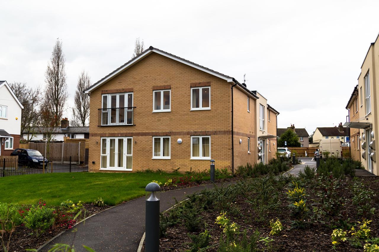 London Heathrow Living Serviced Apartments By Ferndale Stanwell Exterior foto