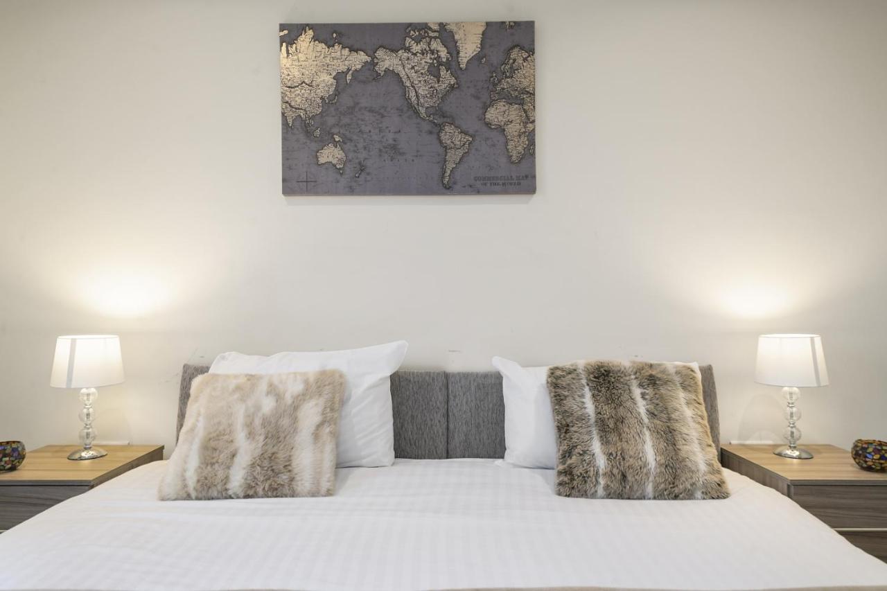 London Heathrow Living Serviced Apartments By Ferndale Stanwell Exterior foto