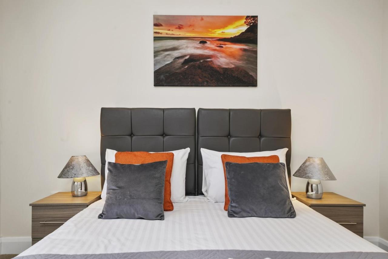London Heathrow Living Serviced Apartments By Ferndale Stanwell Exterior foto