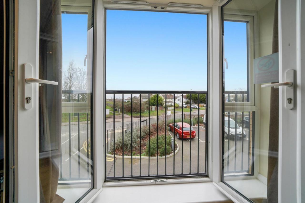 London Heathrow Living Serviced Apartments By Ferndale Stanwell Exterior foto